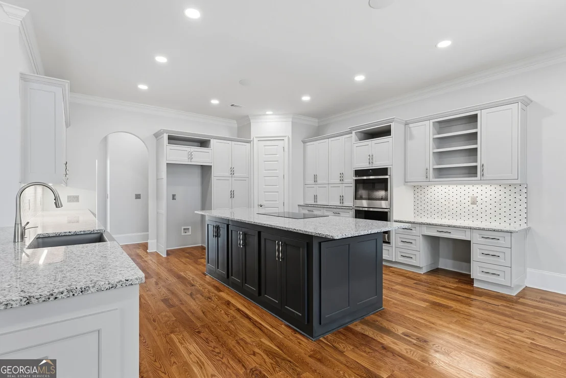 Photo of 607 W Lake Circle