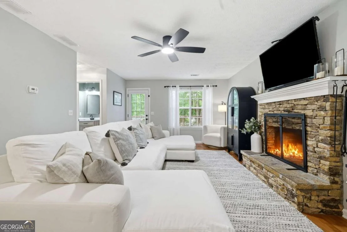 Photo of 3063 Rockview Drive