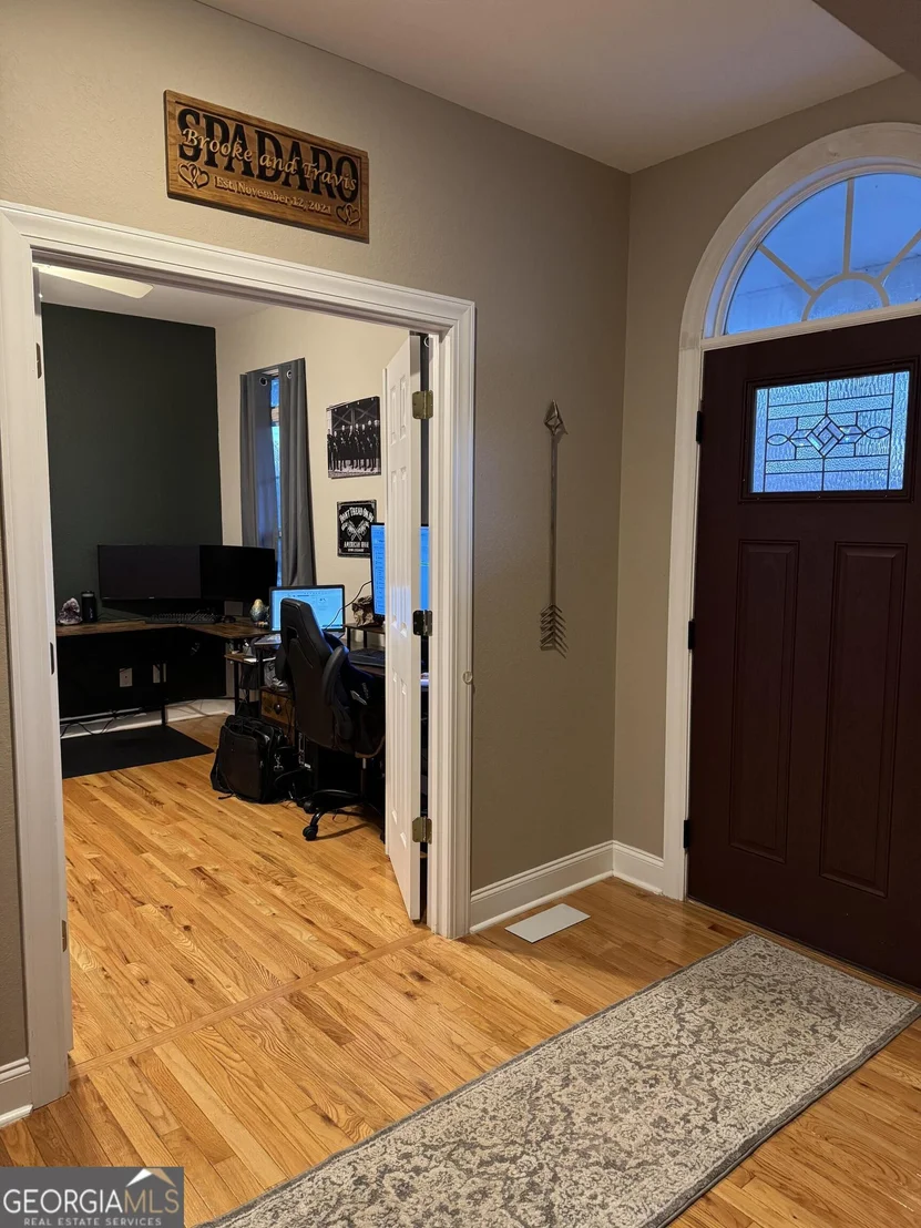 Photo of 2458 Post Road