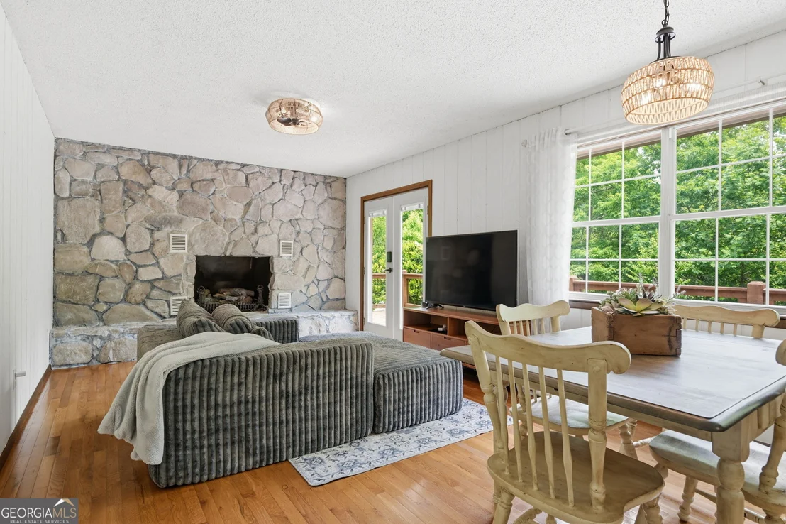 Photo of 305 White Mountain