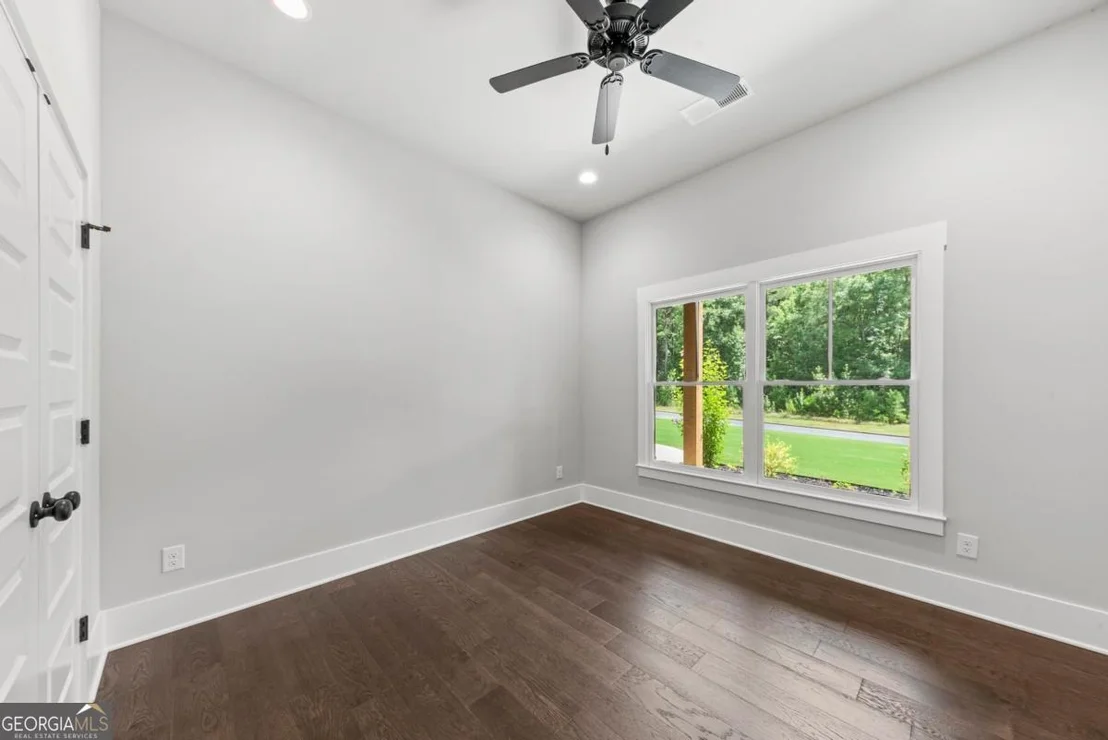Photo of 1231 Spinnaker Road