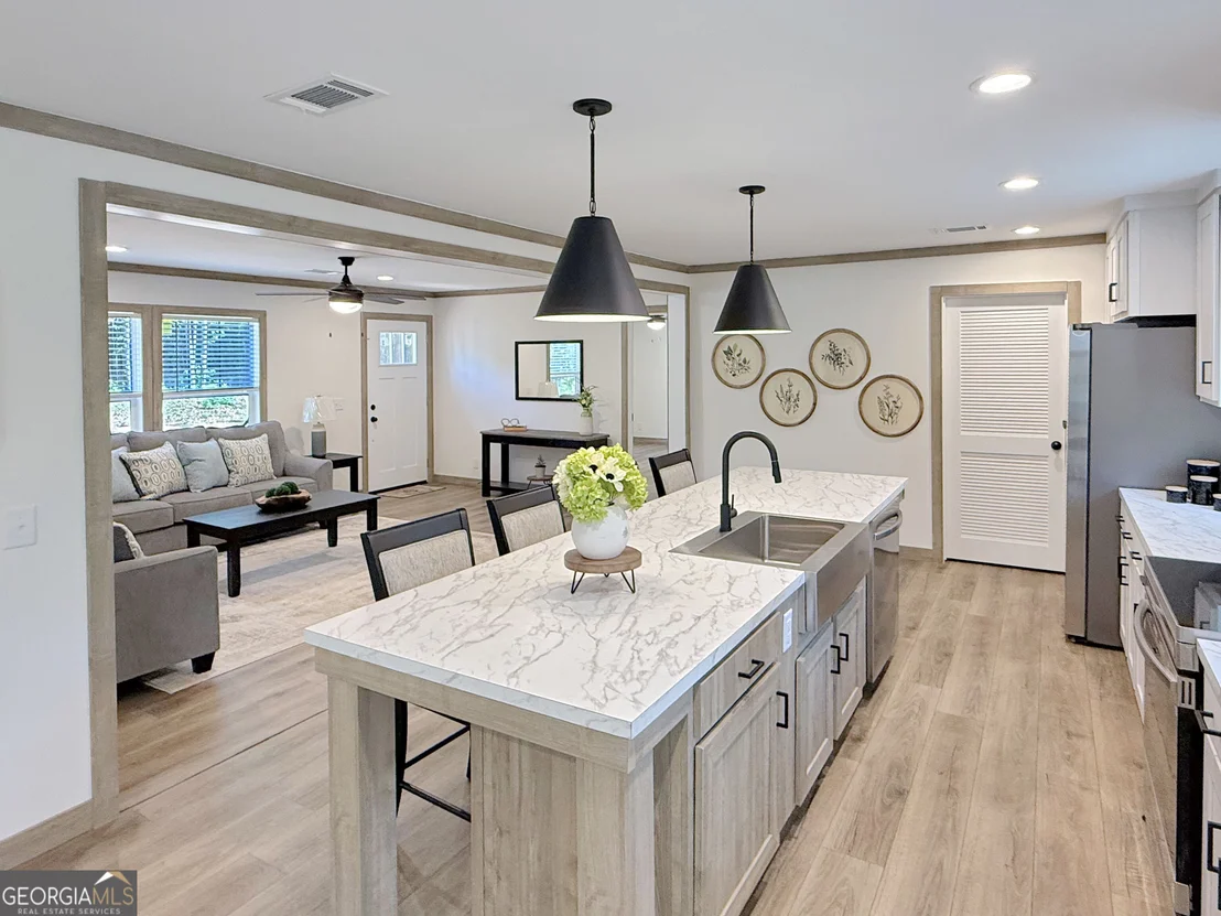 Photo of 415 Oliver Road