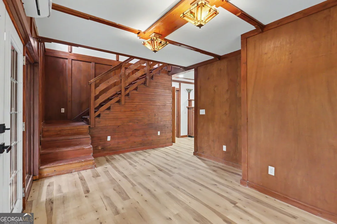 Photo of 996 Crestview Drive