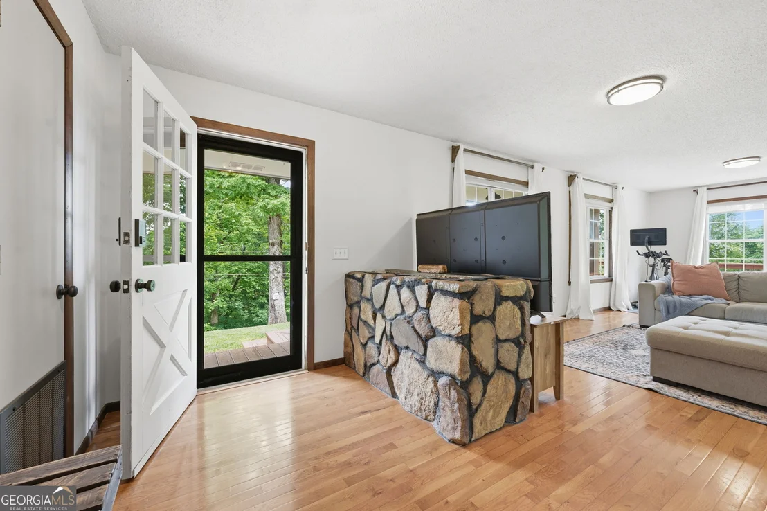 Photo of 305 White Mountain
