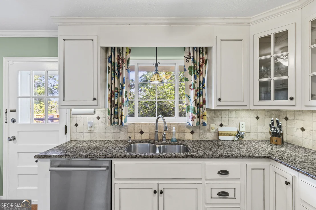 Photo of 2220 Edgewood Drive