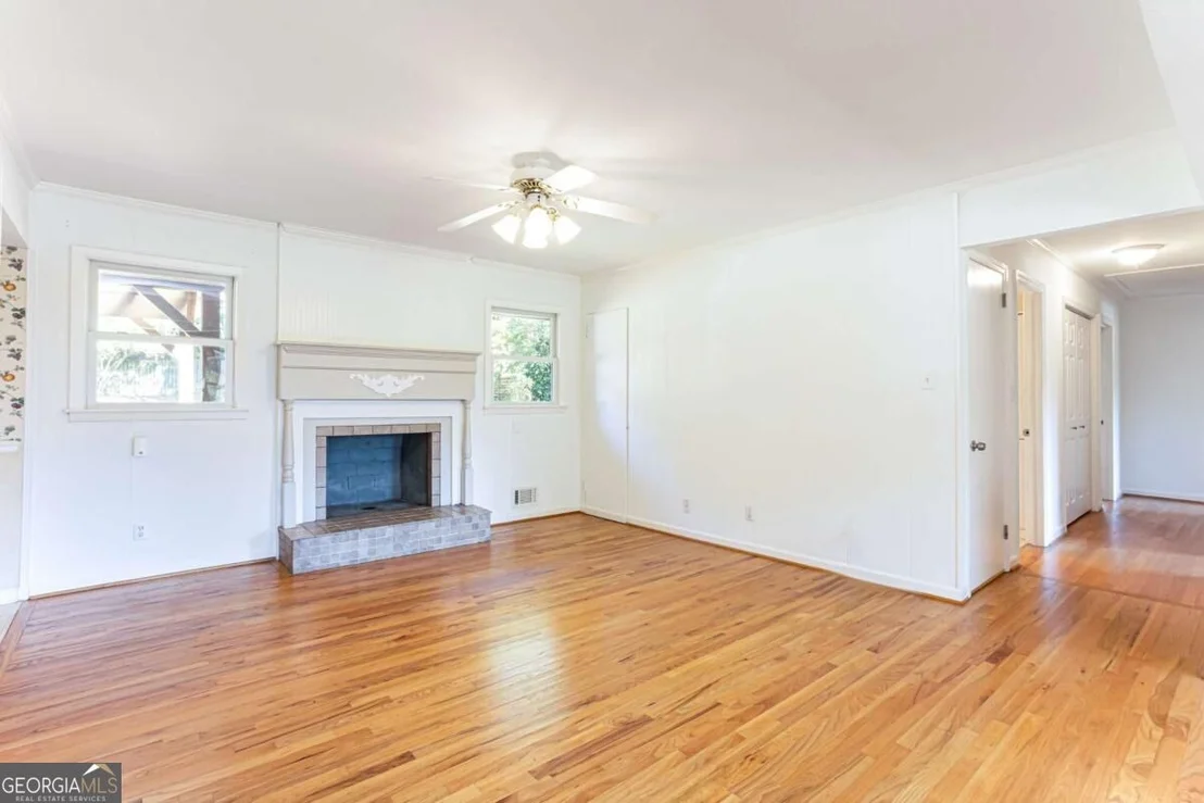 Photo of 461 Highview Drive SE