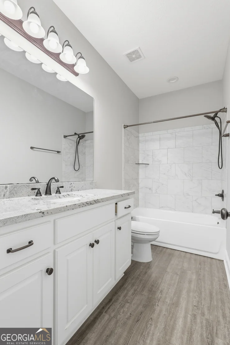 Photo of 122 Lee Road 2121