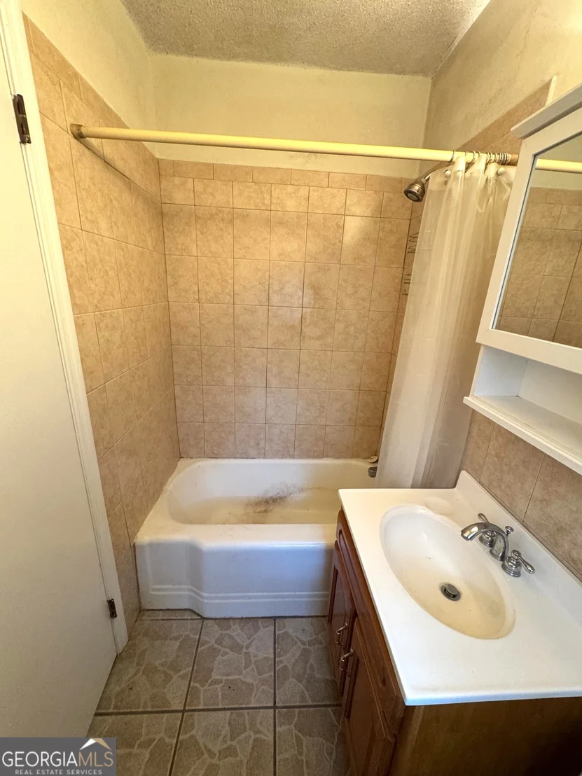 Photo of 17 Deforest Avenue