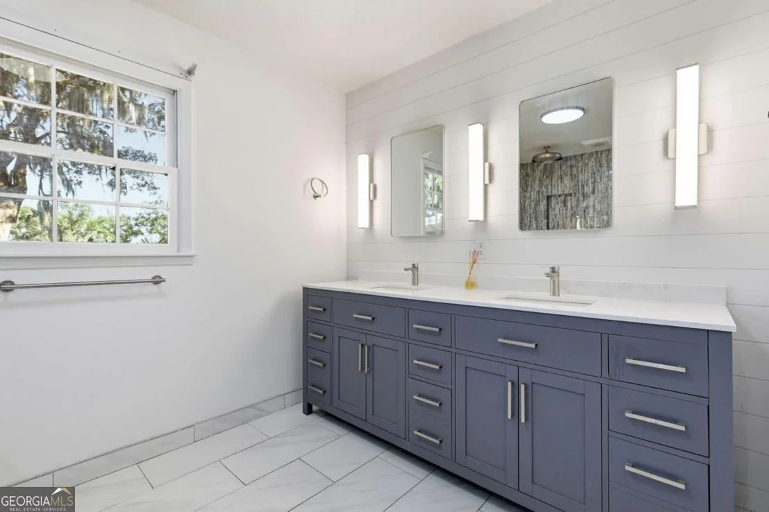 Photo of 1613 Lake Drive