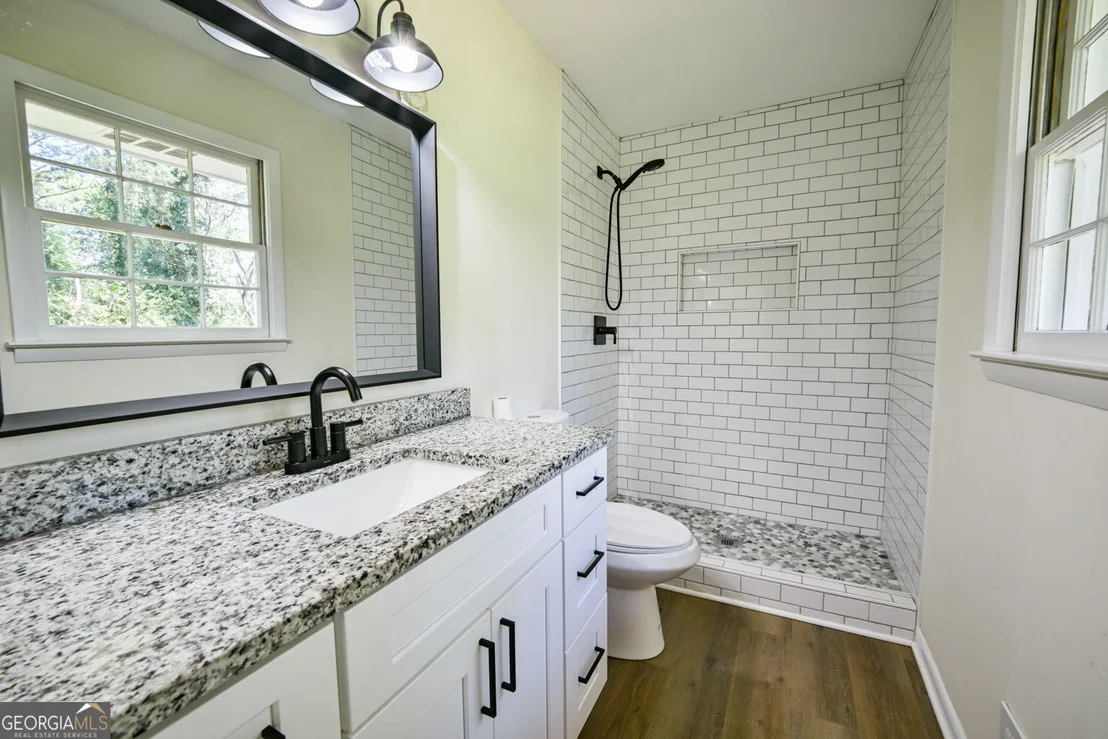 Photo of 641 Oak Drive NW