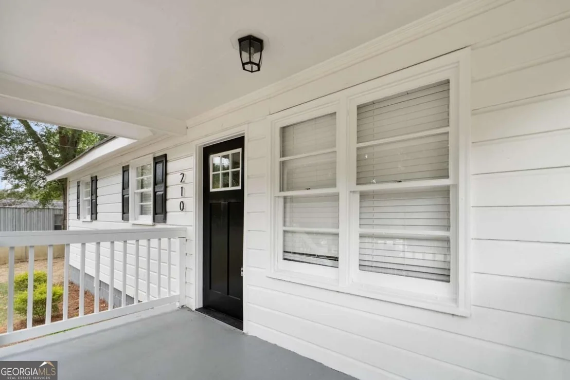 Photo of 210 Douglas Street