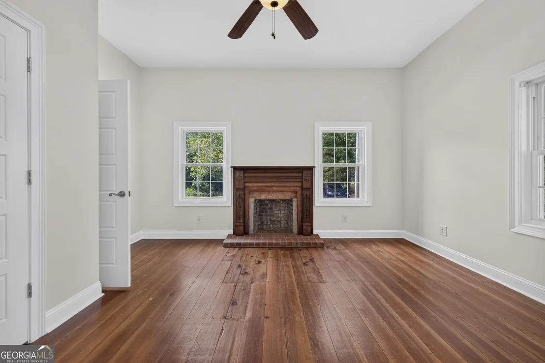 Photo of 406 Vineyard Road