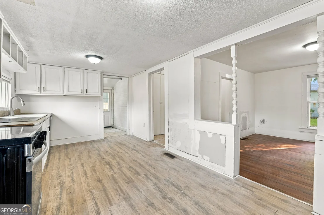 Photo of 5908 Wall Street