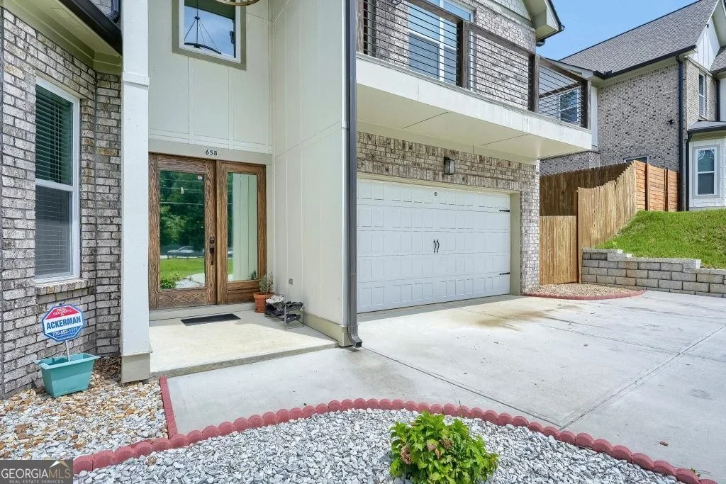 Photo of 658 Rockbridge Road NW