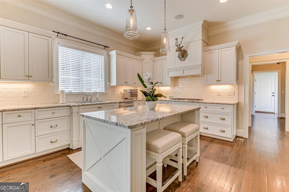 Photo of 1052 Emerald Place