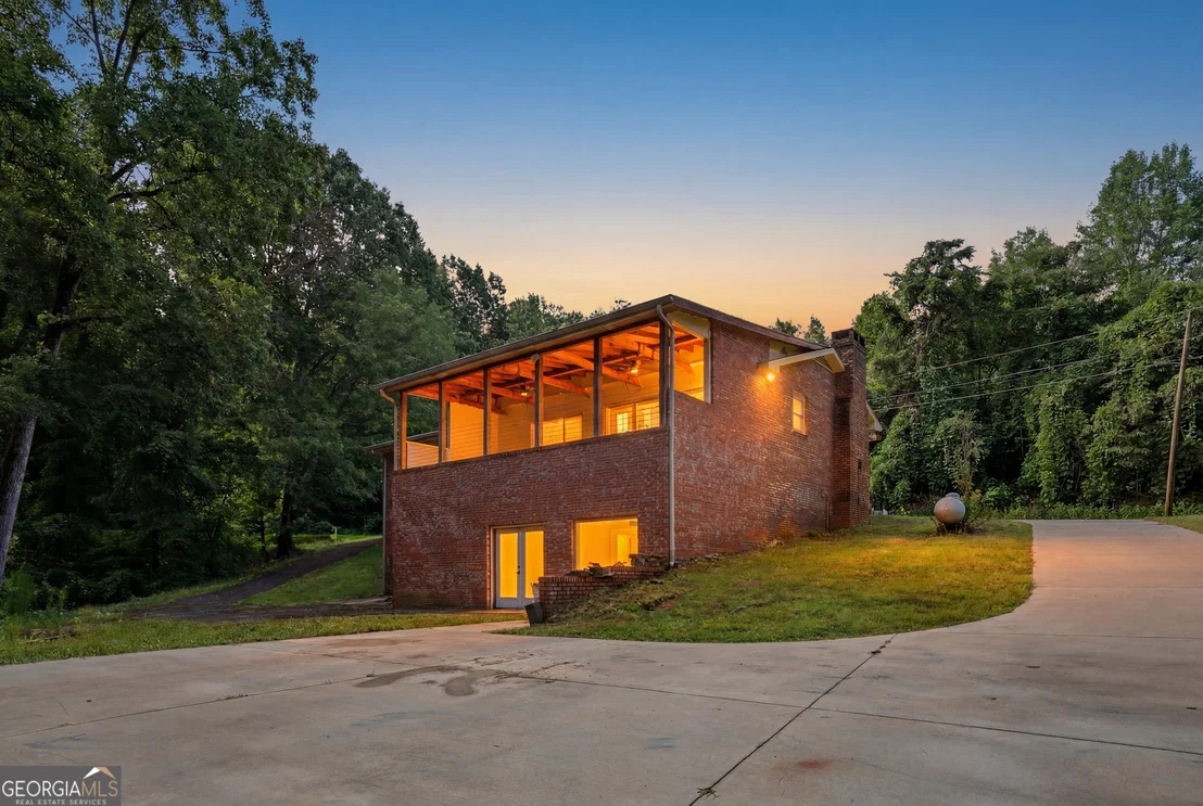 Photo of 1042 Lakeland Drive
