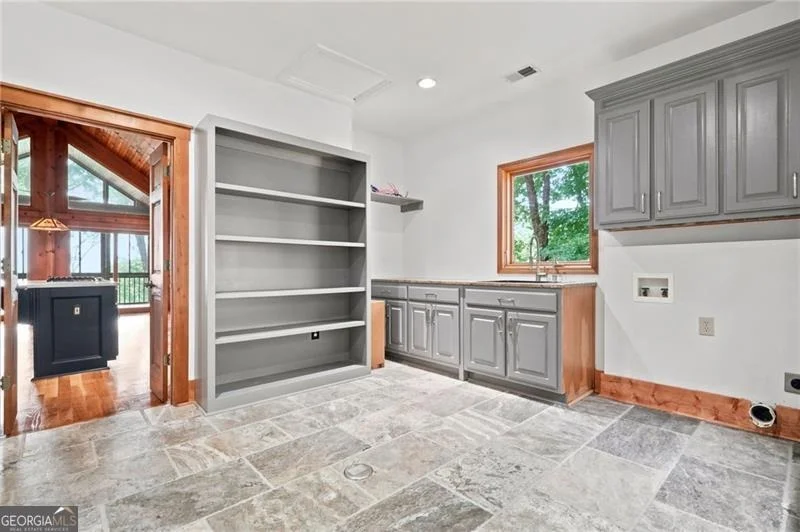 Photo of 861 Summit Drive