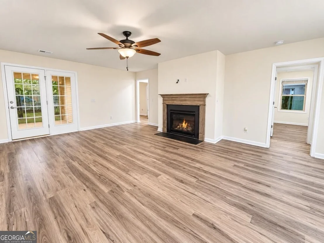 Photo of 6 Easy Street