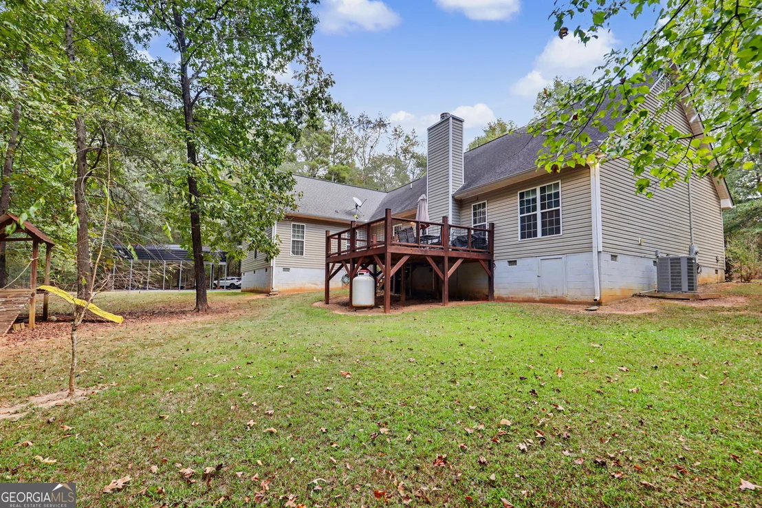 Photo of 830 Lord Fleming Road