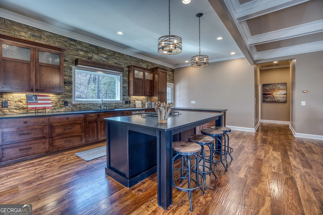 Photo of 112 Springhill Lane