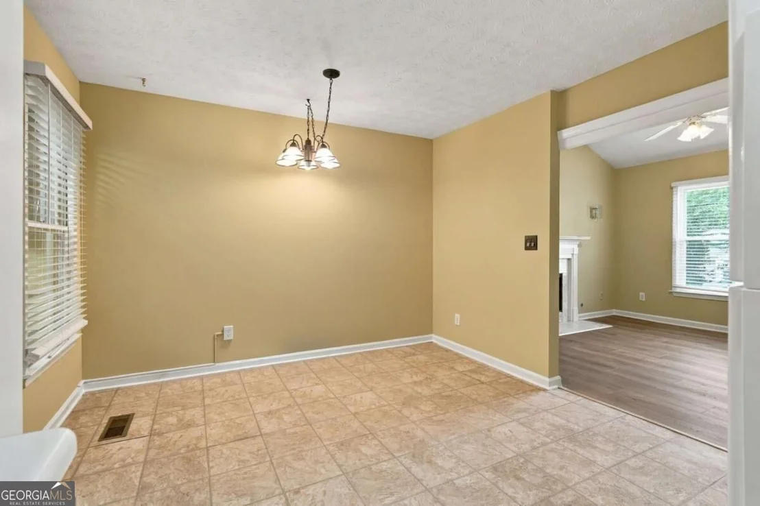 Photo of 115 Aztec Way SE