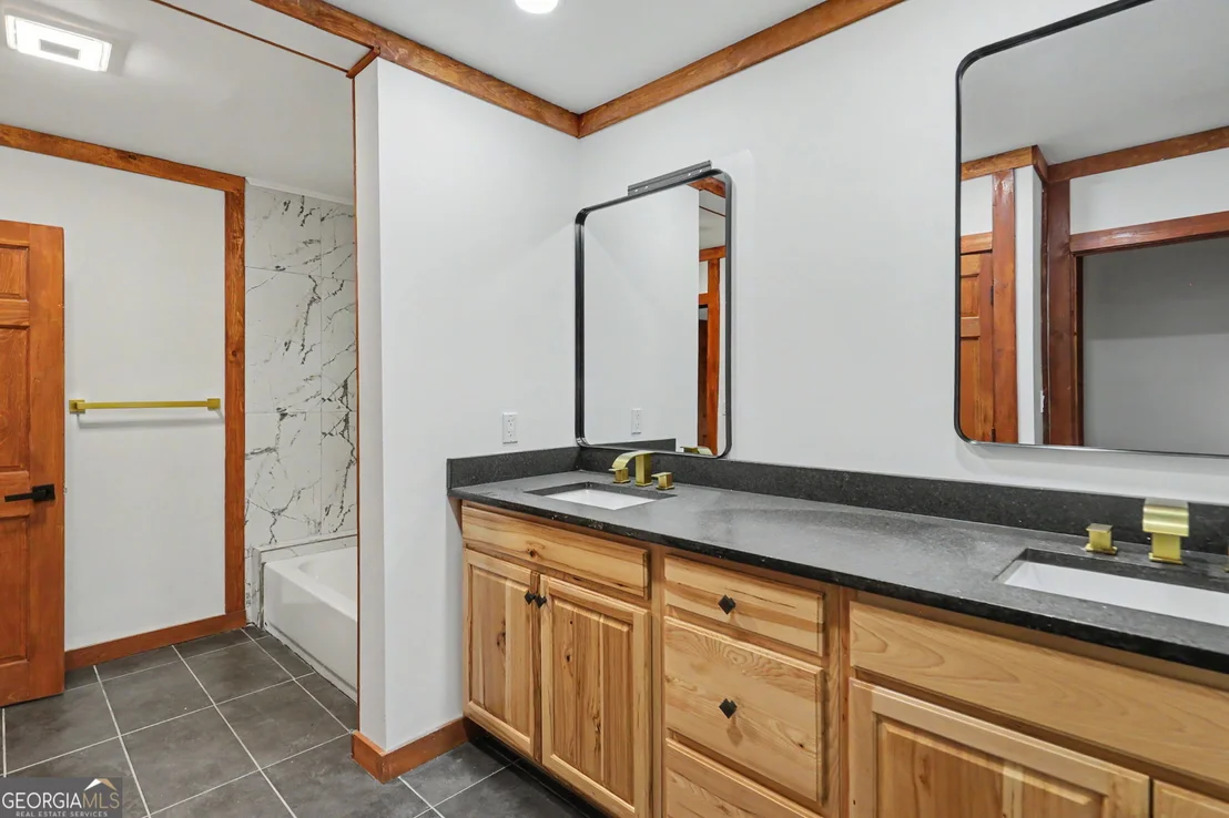 Photo of 996 Crestview Drive