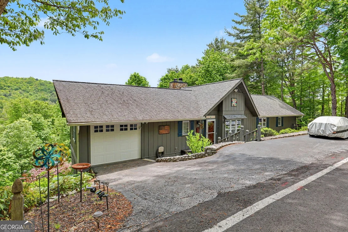 Photo of 854 Saddleback Circle
