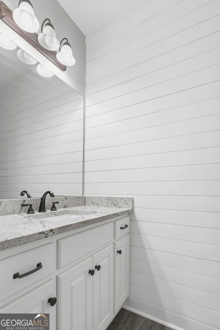 Photo of 122 Lee Road 2121