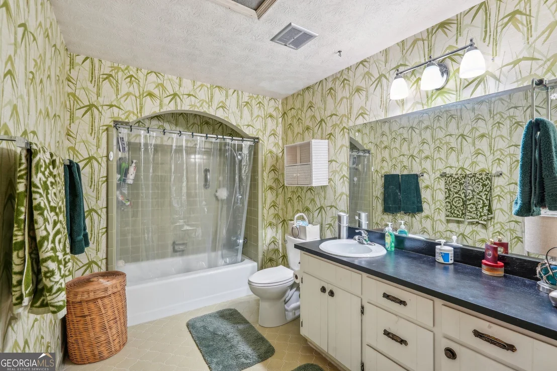 Photo of 8540 Ridge Road