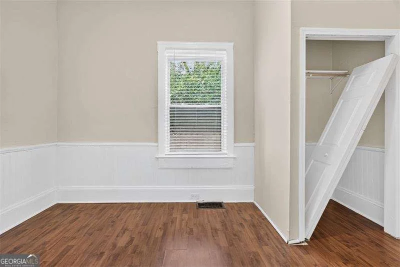 Photo of 1070 Forest Avenue