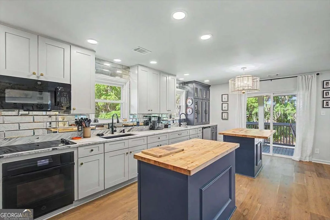 Photo of 210 Battery Way