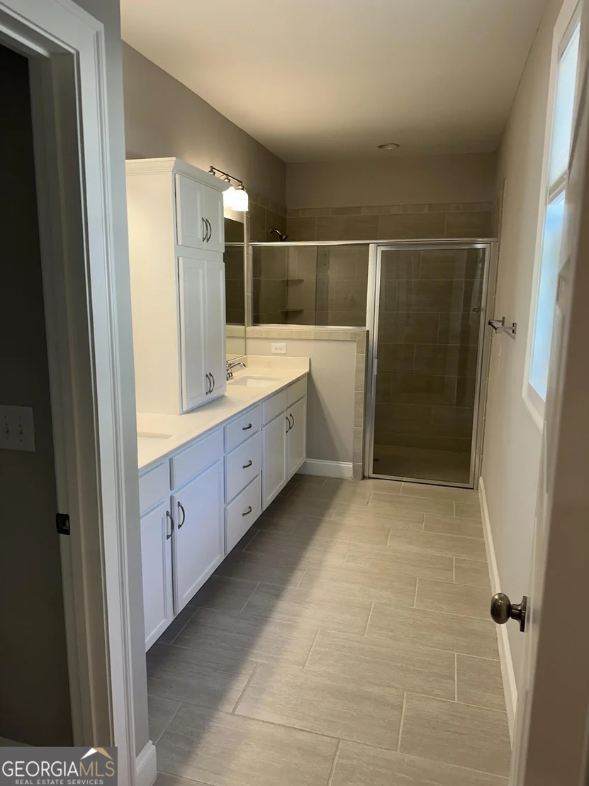 Photo of 325 Edgewater Drive