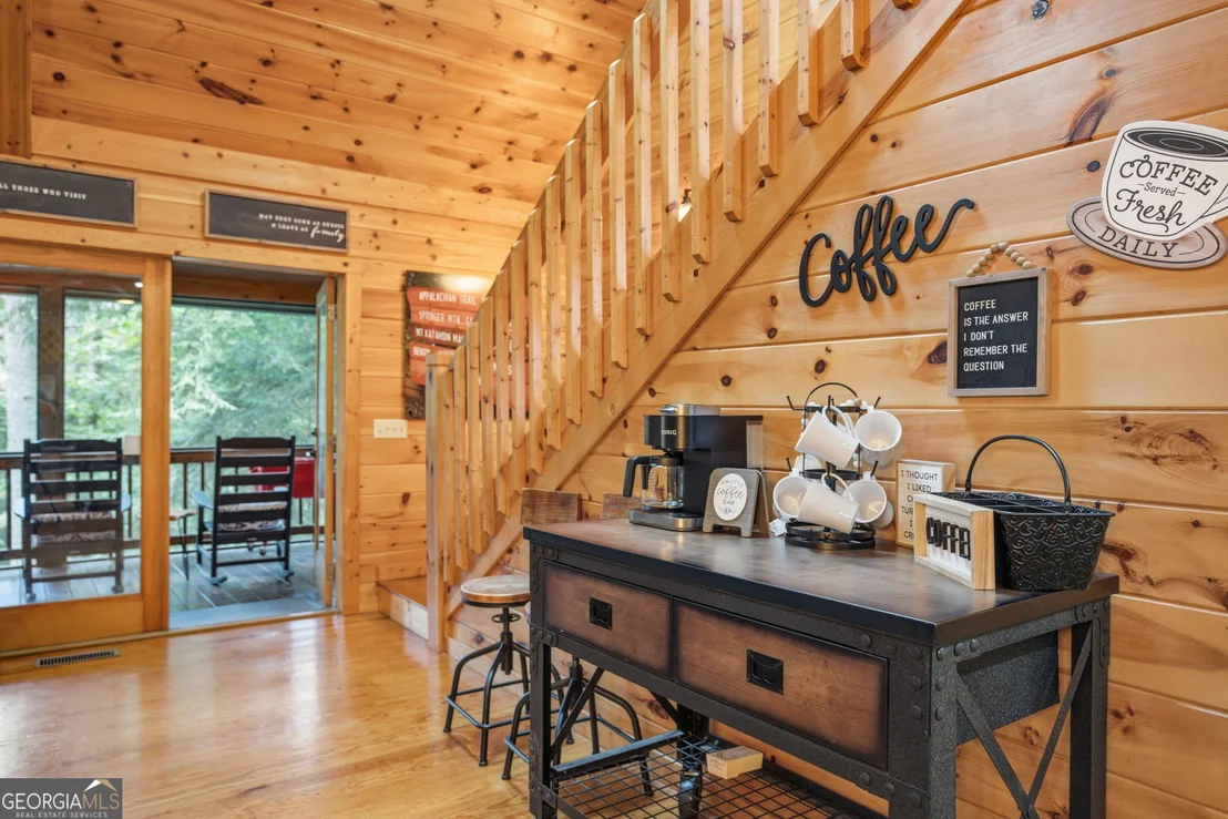 Photo of 464 Whispering Pine Lane
