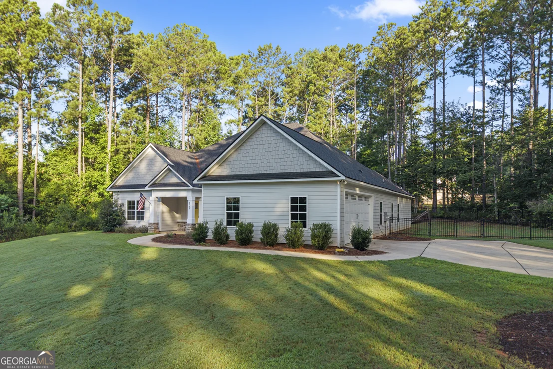 Photo of 122 Lee Road 2121