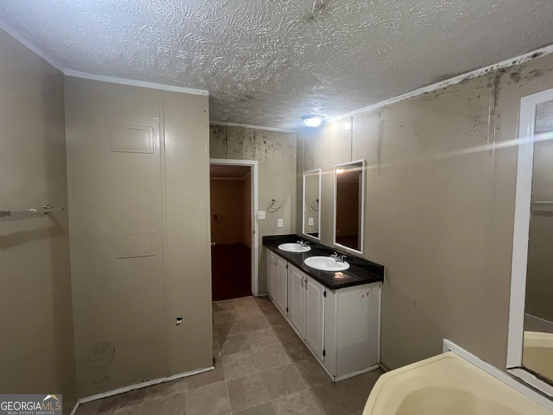 Photo of 627 Sanders Road