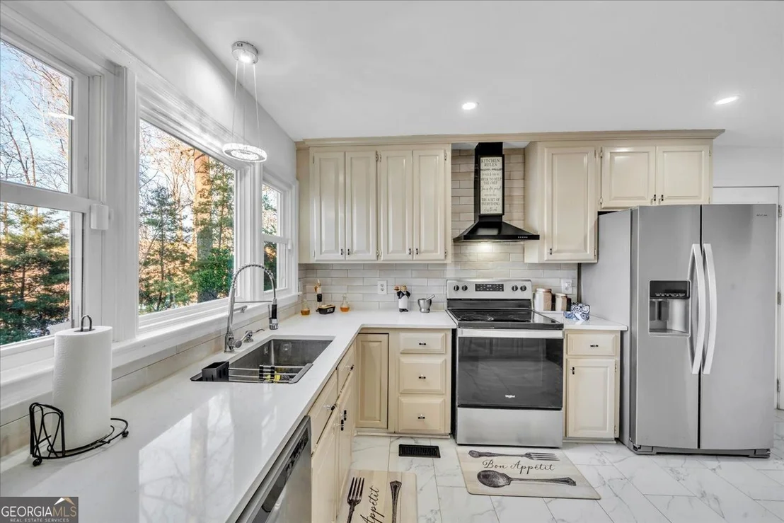 Photo of 330 Greentree Parkway