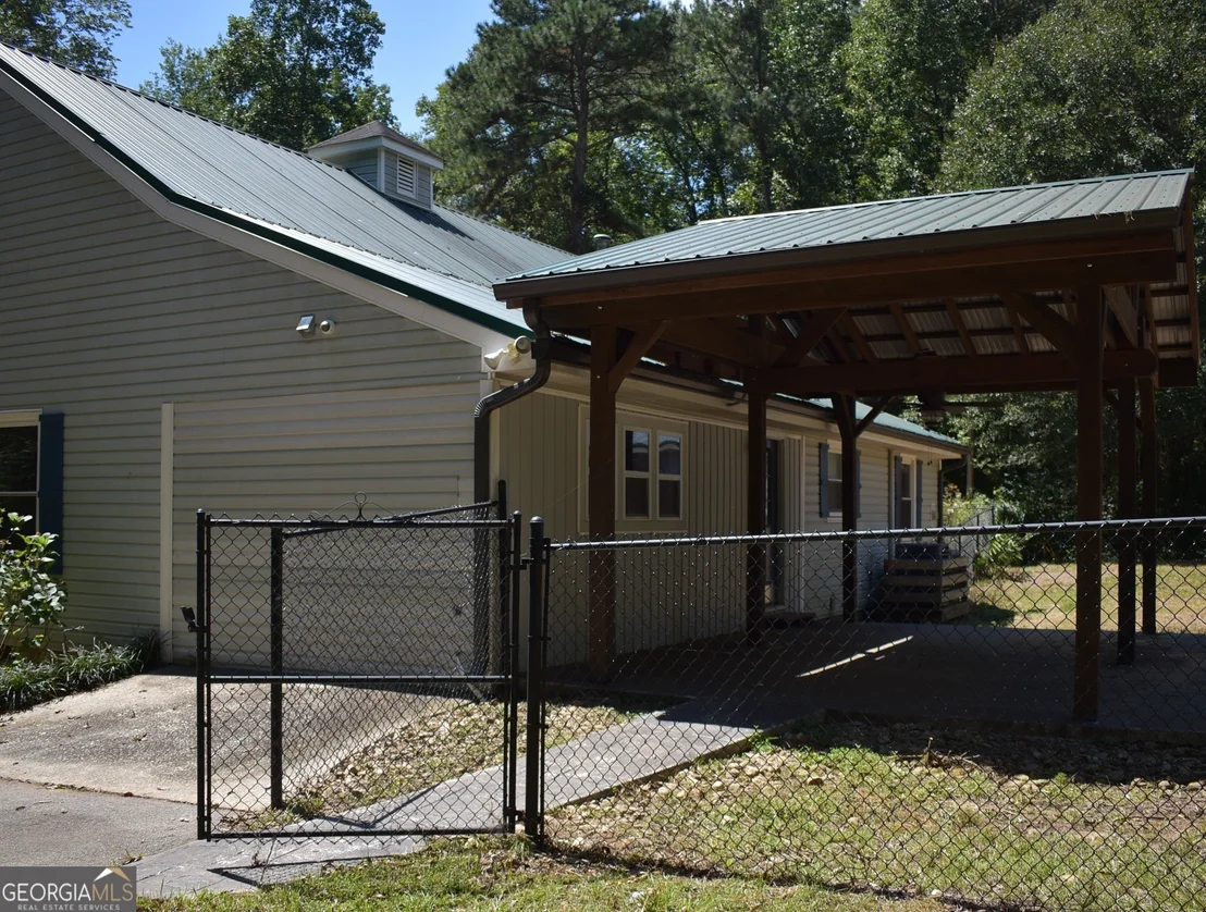 Photo of 1726 Highway 81 W