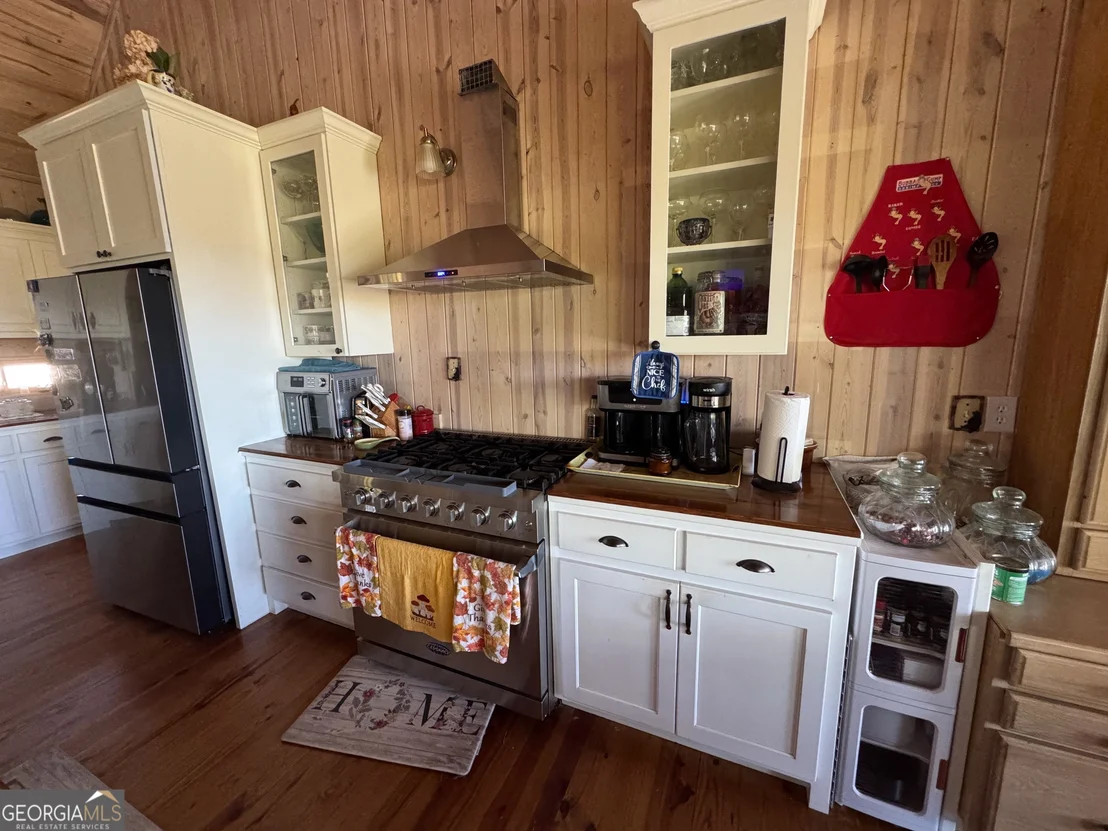 Photo of 284 River Road