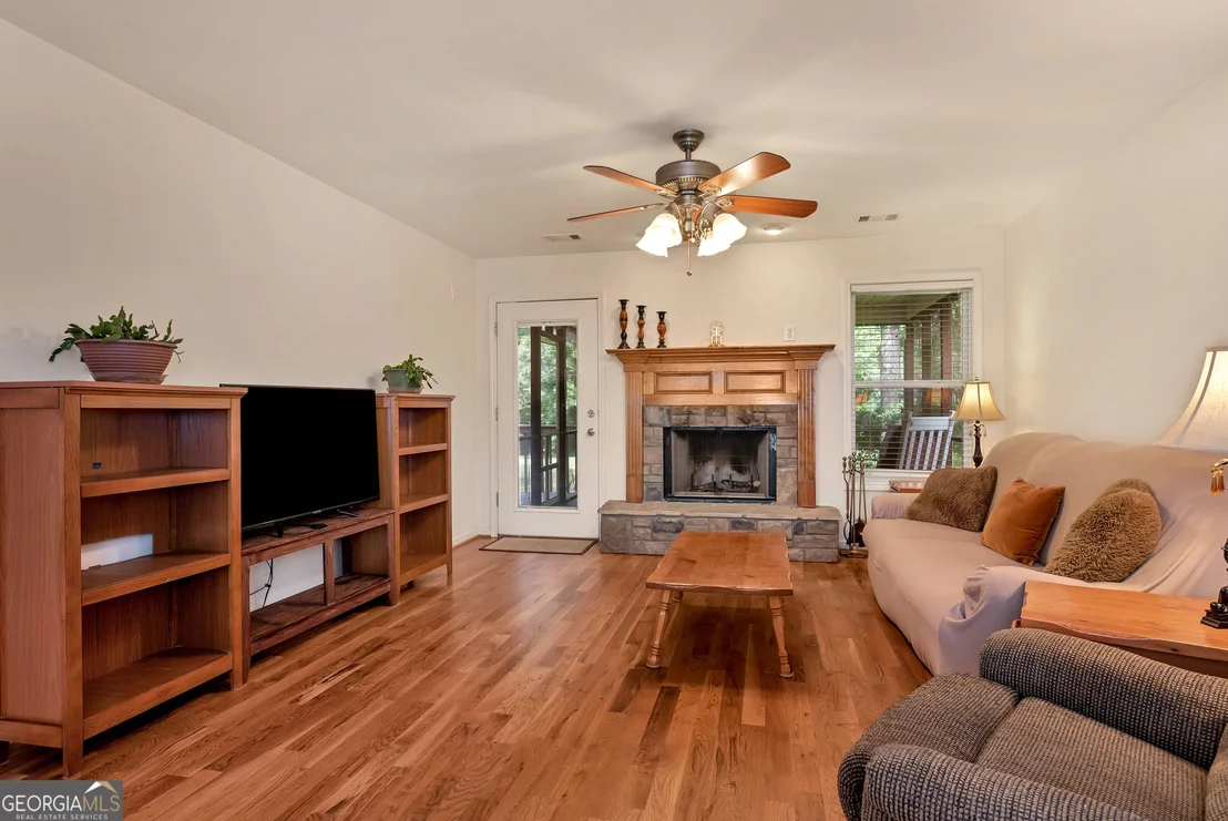 Photo of 817 Bluejay Way