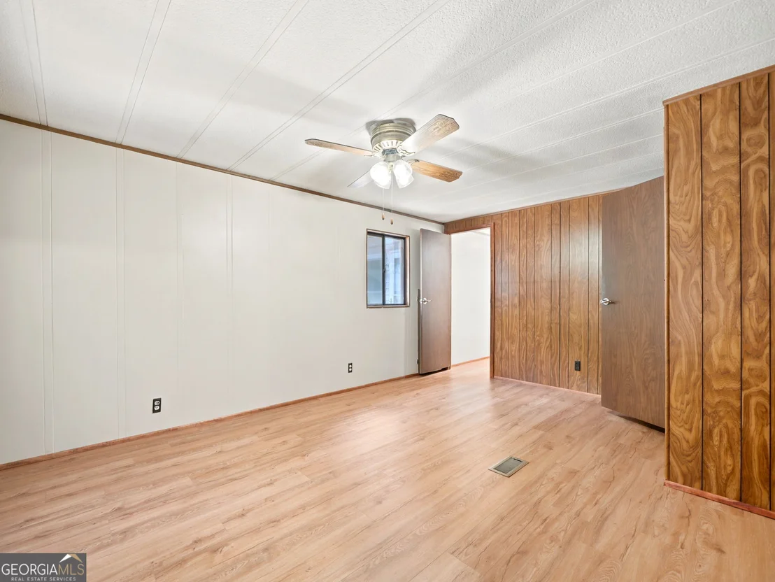 Photo of 370 Thompson Lane