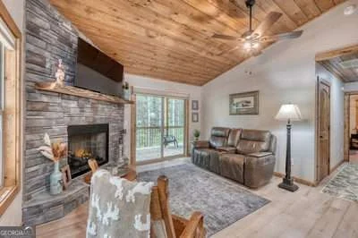 Photo of 124 Lakeside Estates Drive