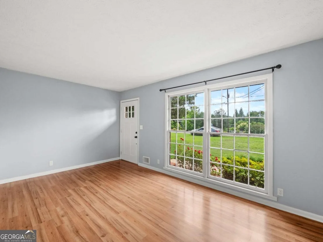 Photo of 617 Lakeview Drive
