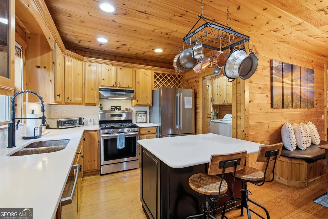 Photo of 464 Whispering Pine Lane