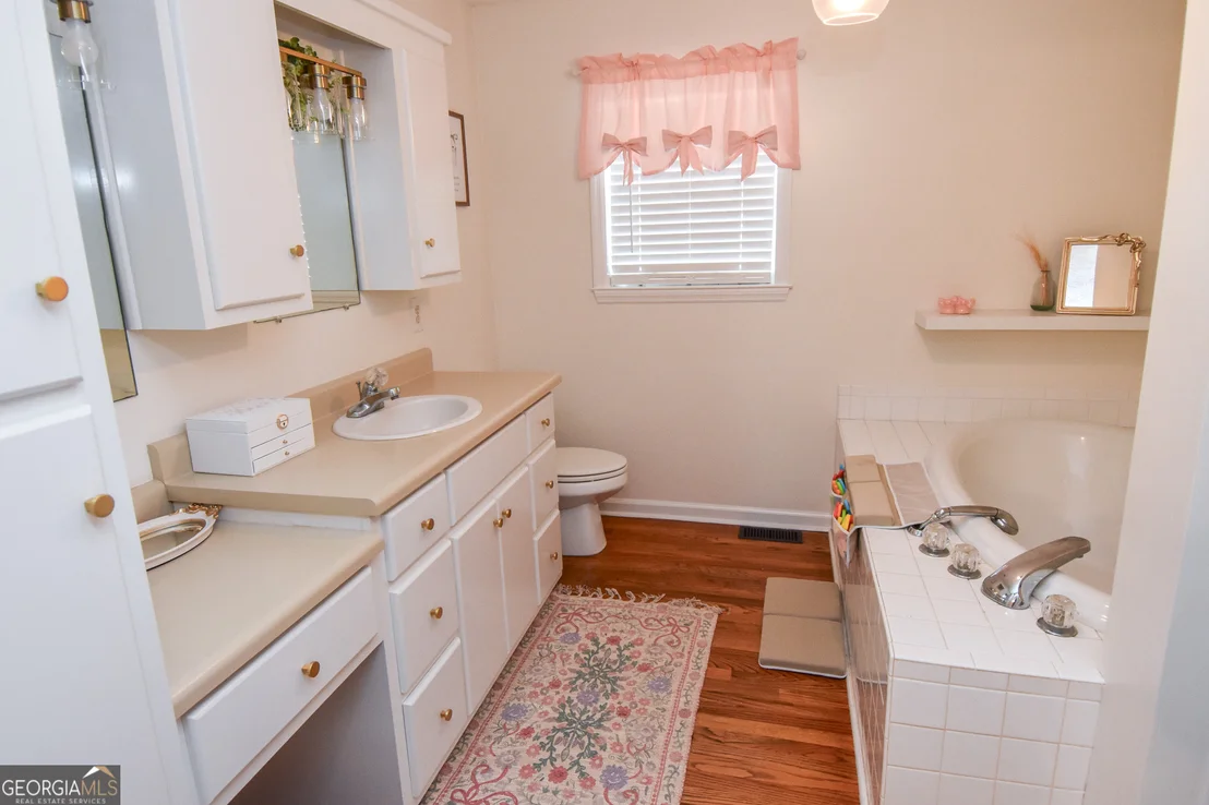 Photo of 1579 Van Buren Road