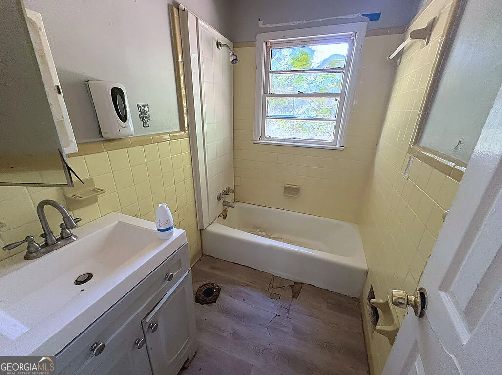 Photo of 7126 Pineview Drive