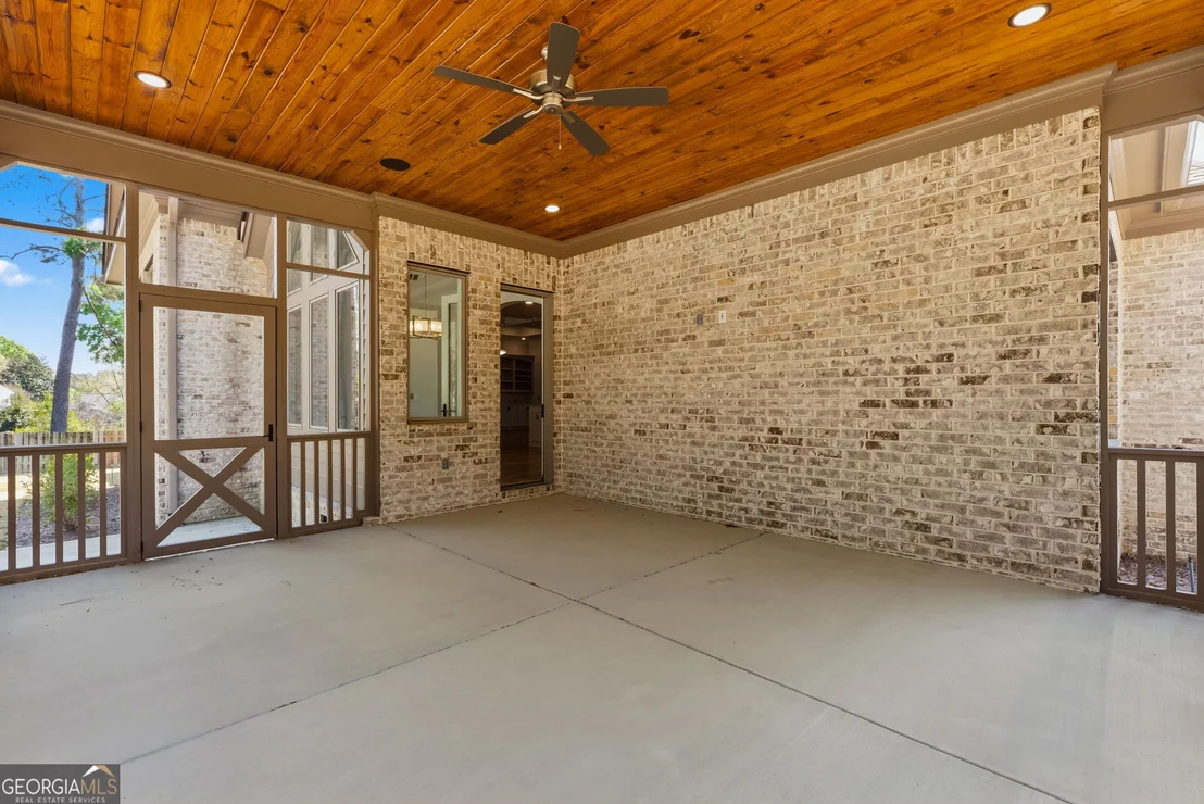 Photo of 607 W Lake Circle