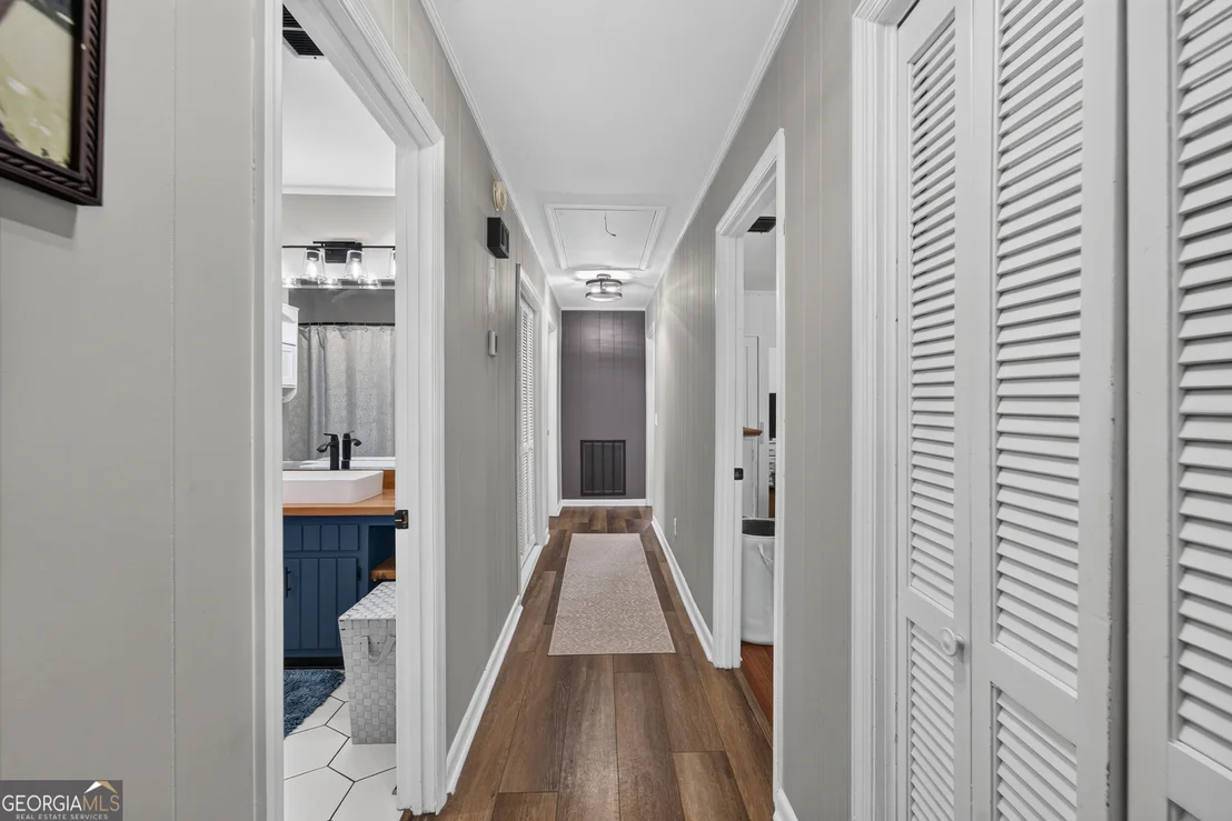 Photo of 5486 Bowen Road