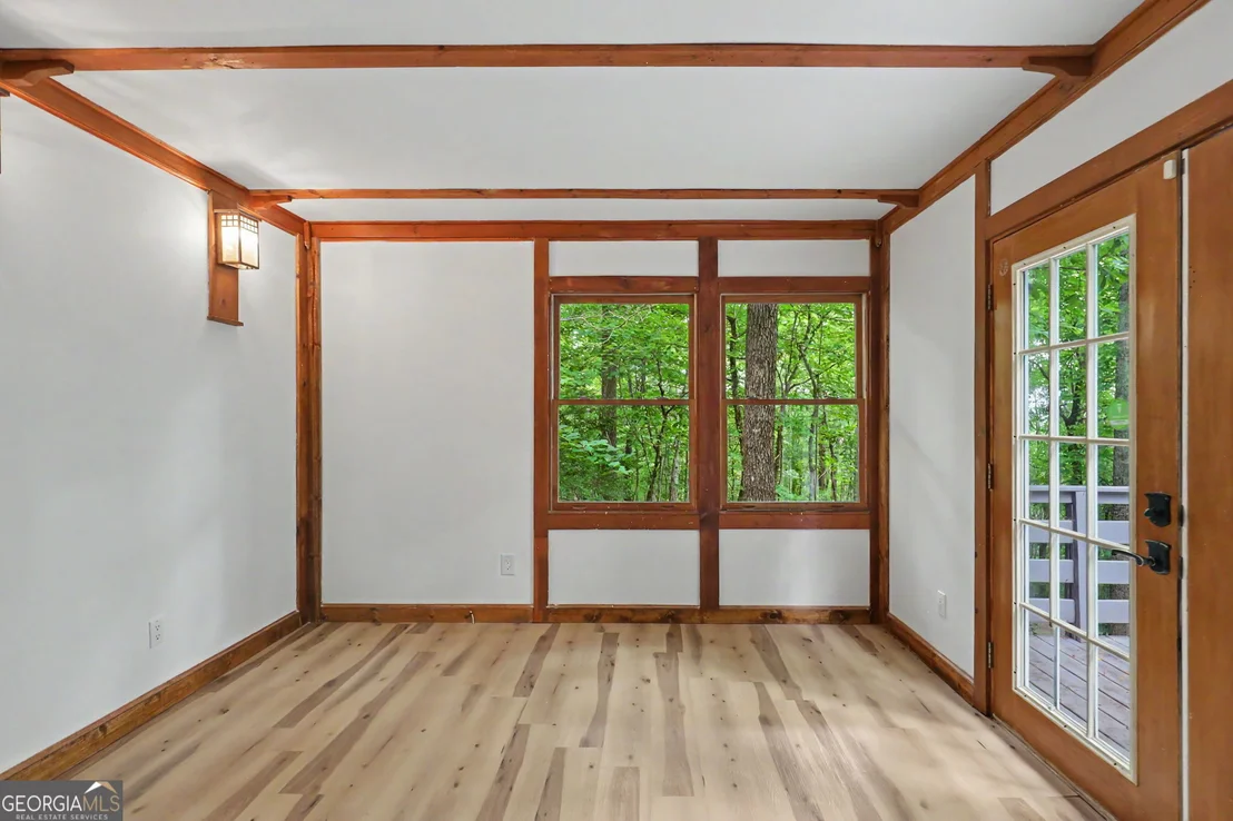 Photo of 996 Crestview Drive