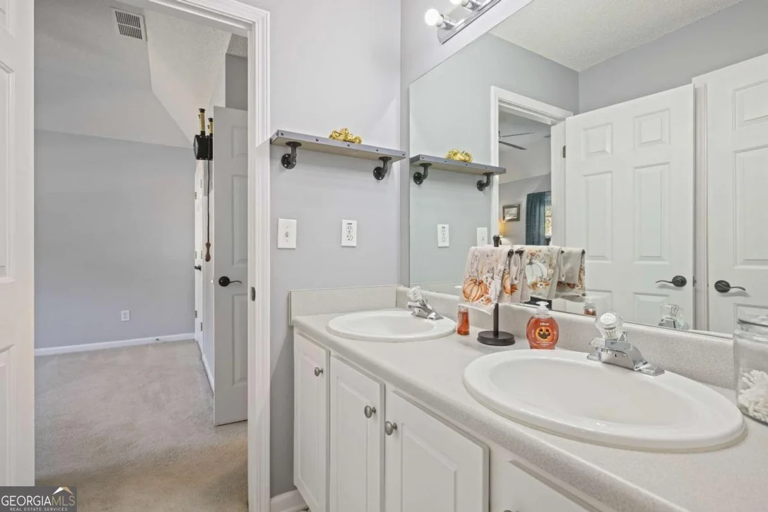 Photo of 102 Silverleaf Lane