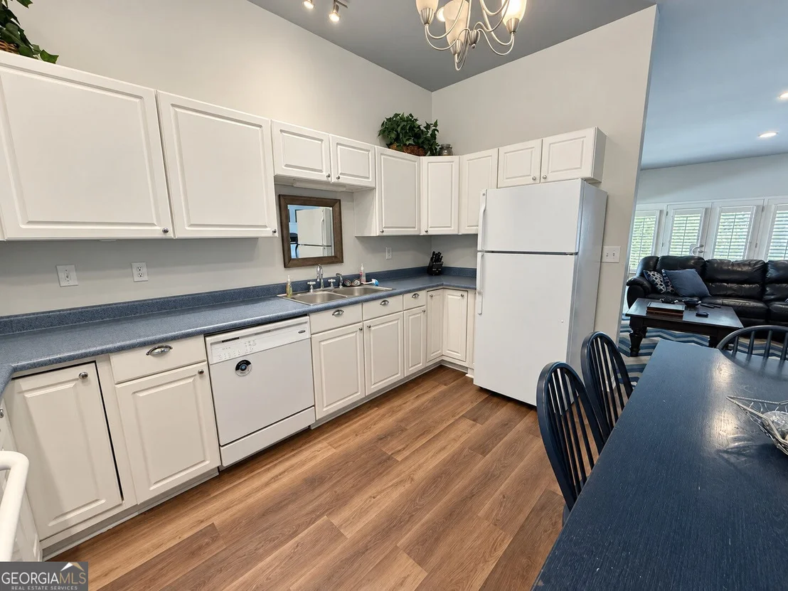 Photo of 669 Shorewood Circle